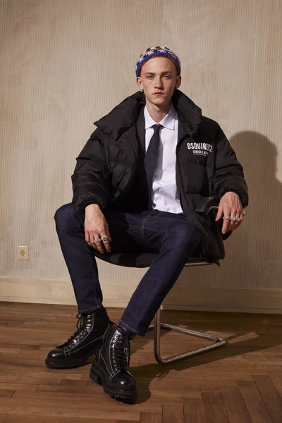 Look 60